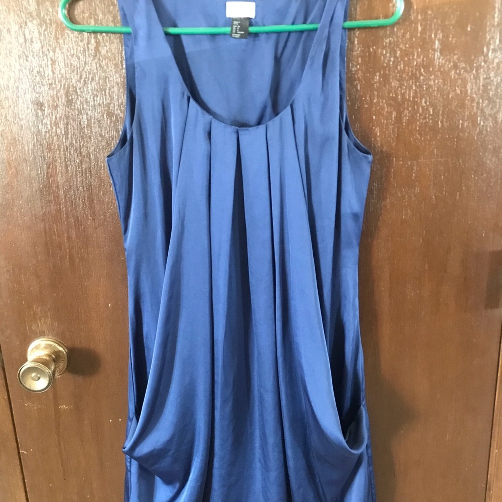 H&M Dress. IT HAS POCKETS